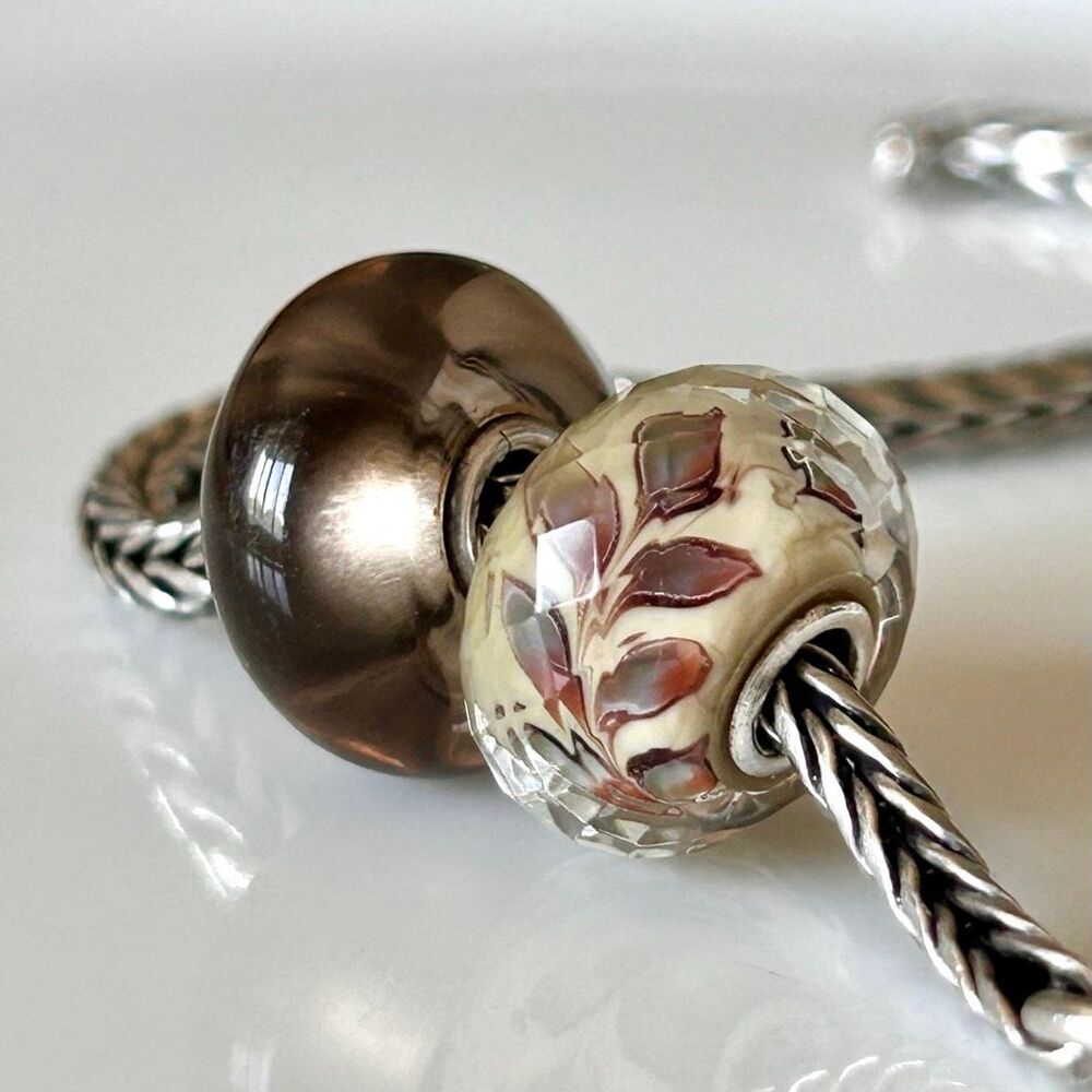 TROLLBEADS Swaying Leaves Facet LAA 925S & Macrow Smooth Smoky Brown Quartz